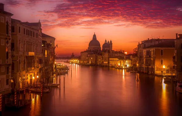 Картинка небо, облака, ночь, огни, Италия, Венеция, канал, зарево