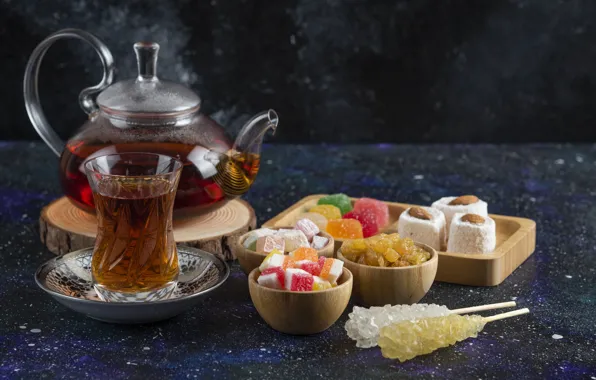 Стекло, стакан, темный фон, стол, чай, бокал, чайник, конфеты