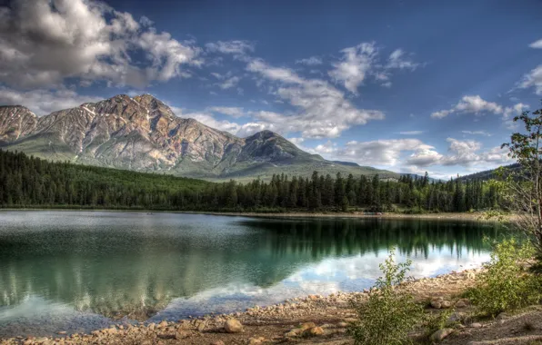 Картинка лес, небо, горы, тучи, Озеро, Lake Patricia Jasper Canada