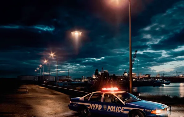 Картинка авто, полиция, НЛО, вечер, порт, фонари