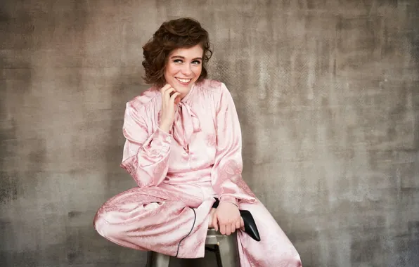 Улыбка, актриса, костюм, красивая, причёска, укладка, Sophia Lillis, София Лиллис