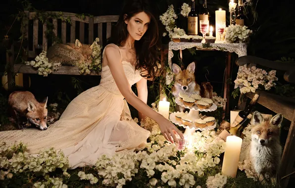 Картинка девушка, цветы, праздник, свечи, лисы