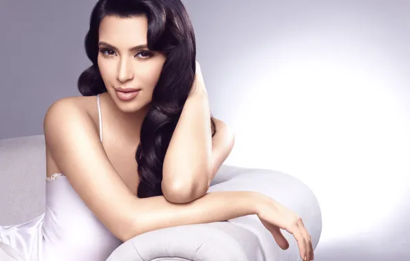 Брюнетка, знаменитость, Kim Kardashian