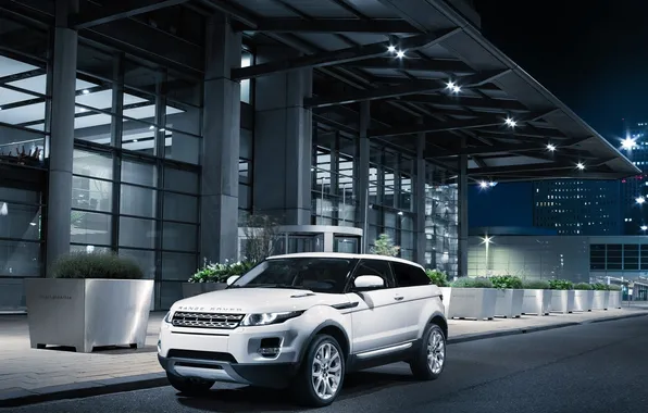 Картинка дорога, ночь, город, внедорожник, Range Rover, Evoque 2011