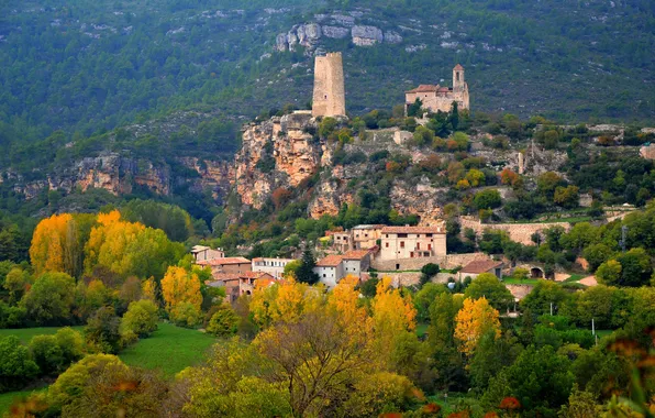 Картинка осень, деревья, скалы, дома, крепость, Испания, Santa Perpetua de Gaia