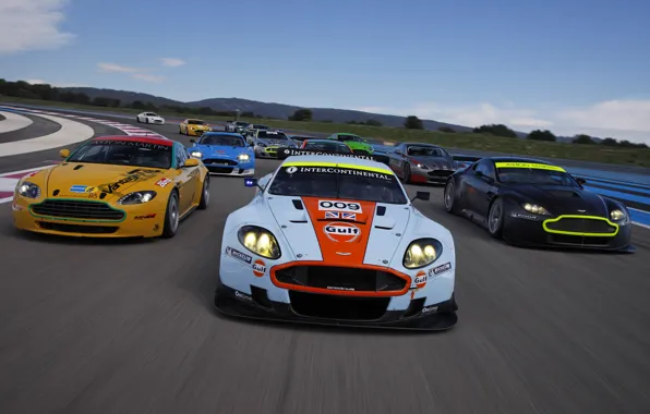 Картинка гонки, Aston martin, трек