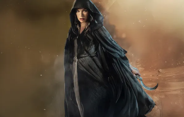 Взгляд, фигура, плащ, серп, Милла Йовович, Milla Jovovich, В потерянных землях, In the Lost Lands