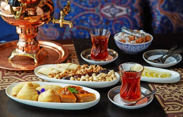 Лимон, чай, сладости, орехи, самовар, пахлава