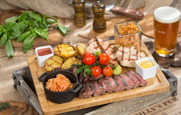 Пиво, мясо, помидор, соус, картофель, базилик