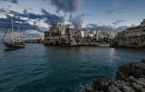 Море, скалы, корабль, дома, Италия, Полиньяно-а-Маре