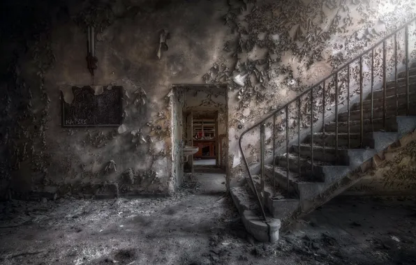 Стены, дверь, лестница