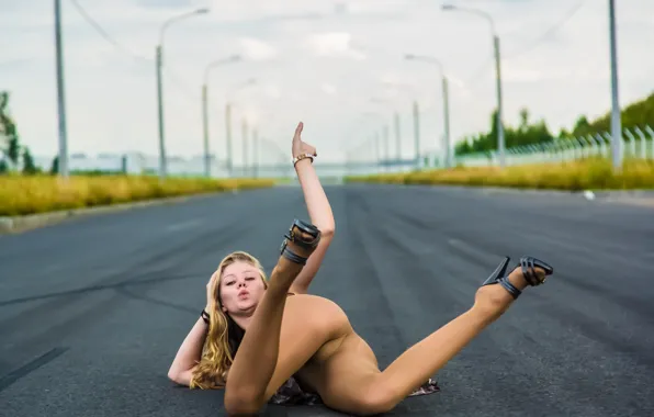 Дорога, девушка, блондинка, колготки, жест, Ella