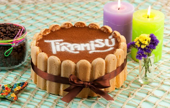 Свечи, торт, тирамису