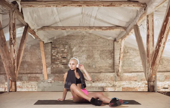 Картинка girl, fashion, headphones, factory, exercise, female, fitness, gym