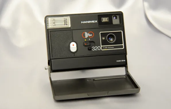 Картинка фон, камера, Hanimex Disc 320, Motor Drive, выдержка 1/200 (1/100 с флэш-памятью), 5 мм (f …