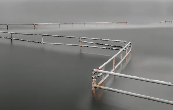 Трубы, туман, забор