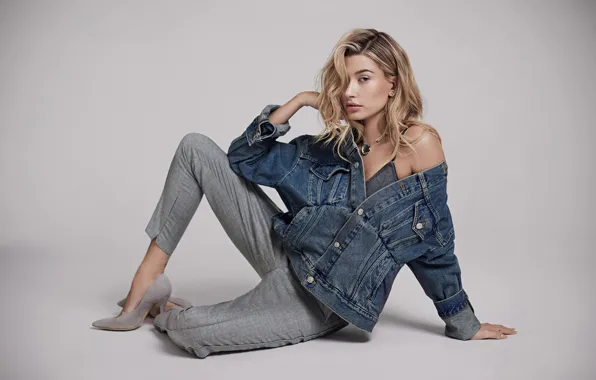Поза, блондинка, Hailey Baldwin