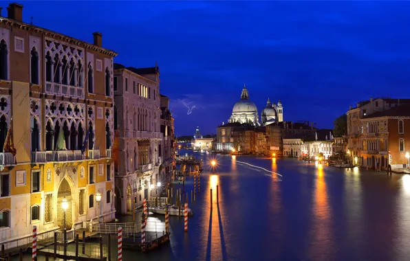 Картинка небо, ночь, огни, дома, Италия, Венеция, собор, канал