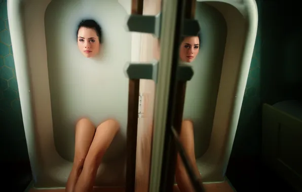 Картинка зеркало, ванна, Actress, ADRIENNE WILKINSON