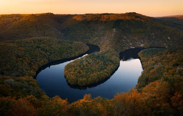 Осень, река Sioule, левый приток реки Алье, Центральная Франция