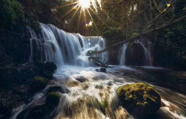 Картинка солнце, темный фон, камни, водопад, бревно