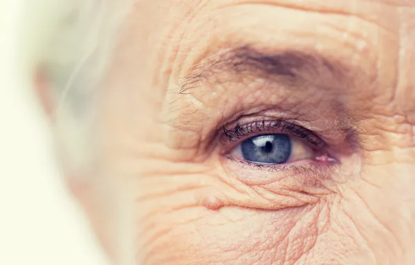 Blue eye, wrinkles, older woman