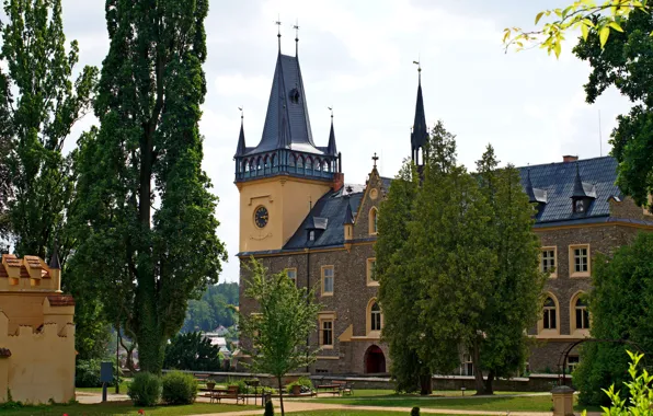 Картинка лето, солнце, деревья, замок, газон, Чехия, лавочка, Castle Zruc nad Sazavou