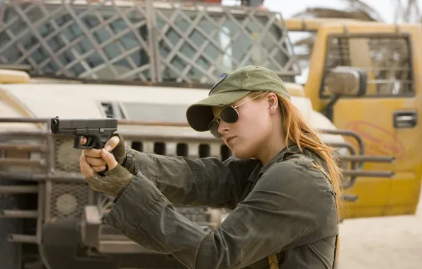 Поза, оружие, очки, Эли Лартер, Ali Larter, Клэр Редфилд, Resident Evil: Extinction, Claire redfield