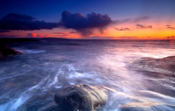 Картинка море, небо, тучи, камни, рассвет, горизонт, scotland