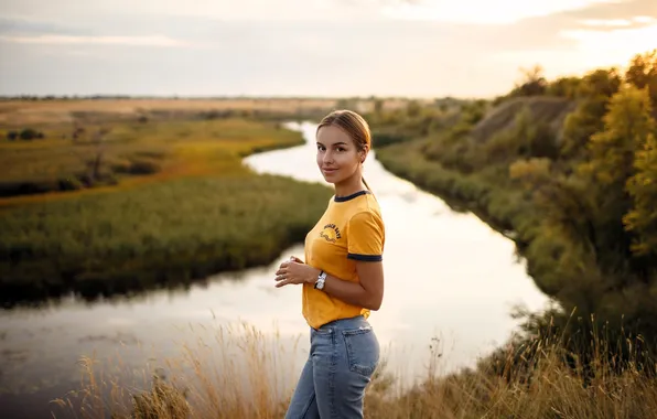 Деревья, природа, река, джинсы, футболка, шатенка, роща, луга