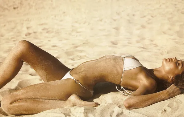Картинка песок, пляж, попка, грудь, девушка, секси, модель, тело