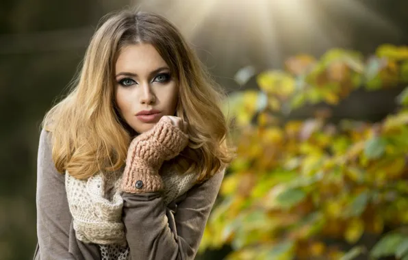 Осень, девушка, лучи, макияж, шатенка, пальто, митенки