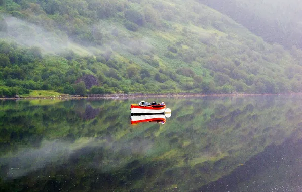 Картинка горы, туман, озеро, отражение, лодка, зеркало