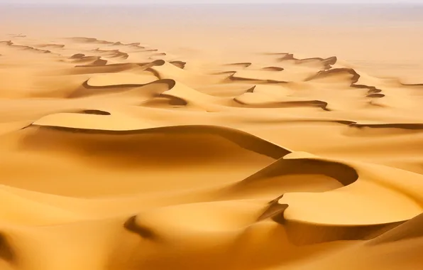 Небо, пустыня, дюны
