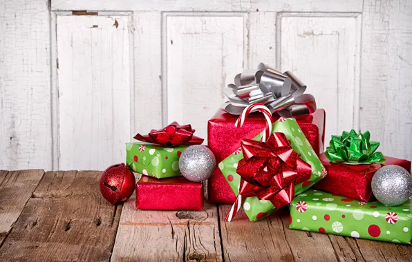 Шарики, бумага, ленты, стол, игрушки, Новый Год, Рождество, подарки
