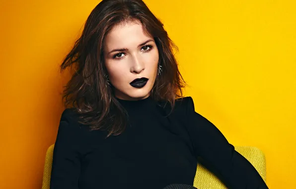 Картинка поза, макияж, актриса, брюнетка, в черном, hair, Лукерья Ильяшенко