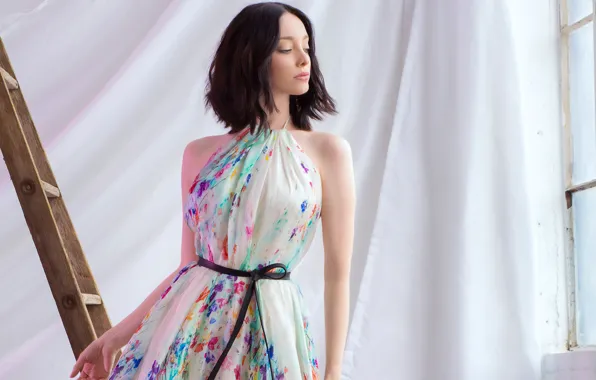 Девушка, поза, платье, окно, Emma Dumont