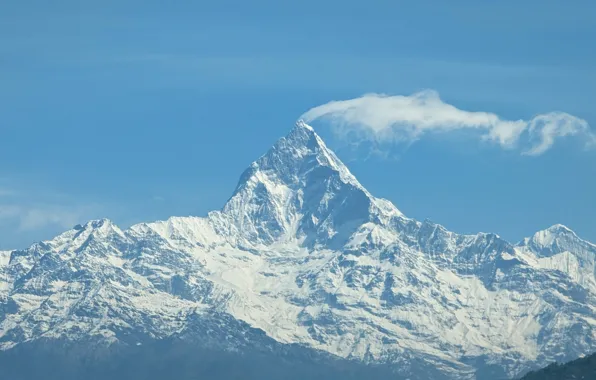 Картинка Минимализм, Непал, Мачапучаре, Nepal, Himalayas, Одинокая гора, Pixel 7 pro пример фото, снег на вершине