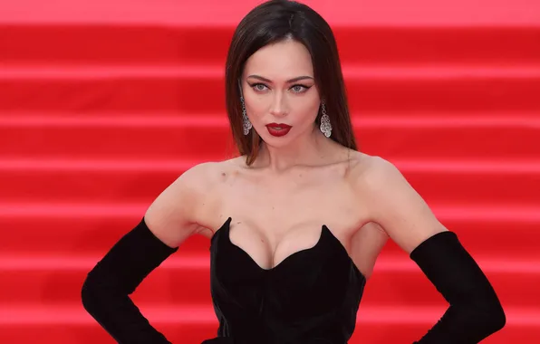Взгляд, поза, макияж, фигура, актриса, декольте, hair, Настасья Самбурская