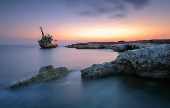 Море, берег, корабль