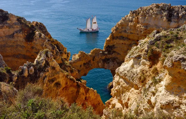 Картинка море, пейзаж, природа, скалы, парусник, яхта, Португалия