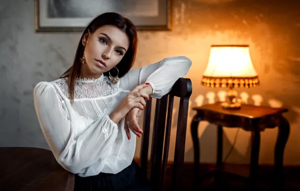 Картинка взгляд, девушка, свет, украшения, лицо, поза, фото, комната