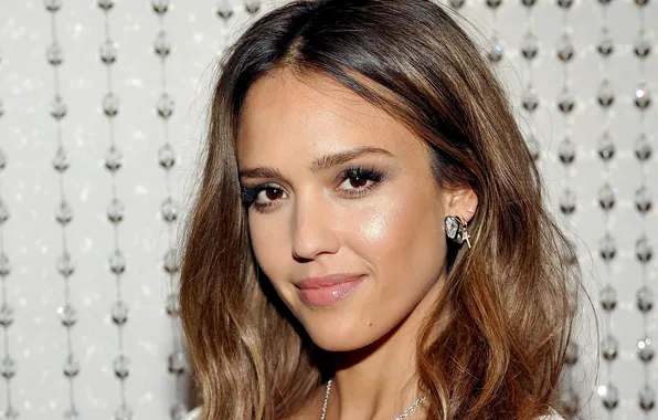 Картинка взгляд, девушка, лицо, красота, серьги, jessica alba