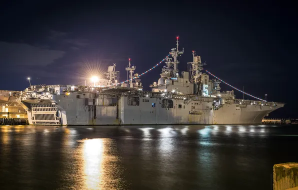 Ночь, корабль, причал, подсветка, десантный, USS Bataan, (LHD-5)