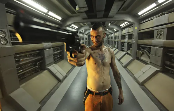 Lockout, Crazy, Joseph Gilgun