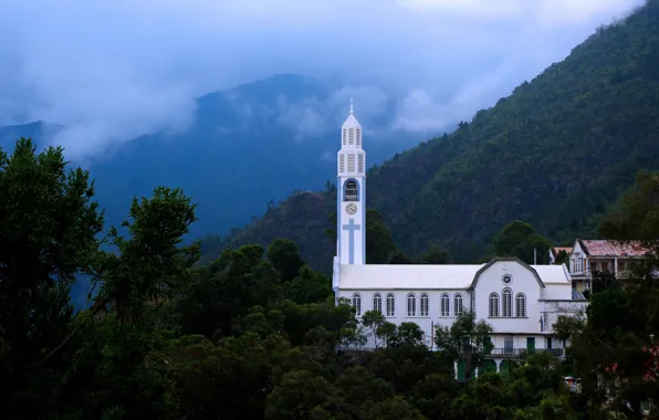 Картинка облака, горы, церковь, Notre-Dame des Neiges, Cilaos