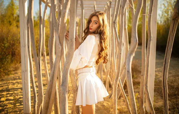 Картинка девушка, field, model, women, brunette, standing, red lipstick, white blouse