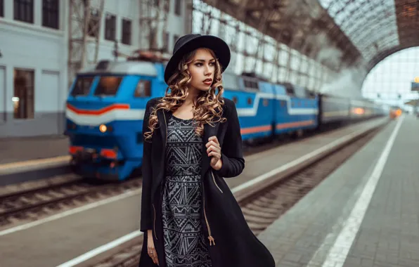 Картинка девушка, вокзал, перрон, ожидание