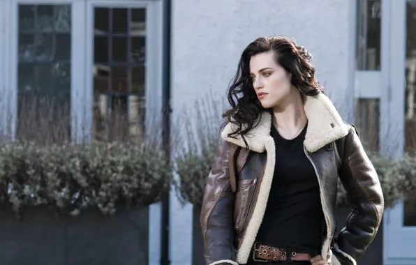 Взгляд, девушка, поза, фигура, актриса, куртка, hair, Katie McGrath