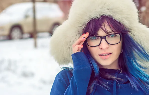 Картинка девушка, пирсинг, очки, girl, голубые глаза